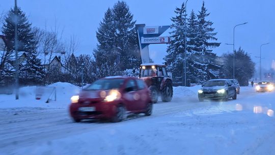 Żołnierze i więźniowie odśnieżają Zamość