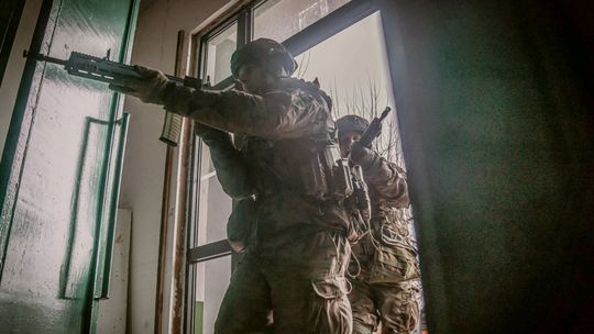 Żołnierze trenowali walkę z wrogiem