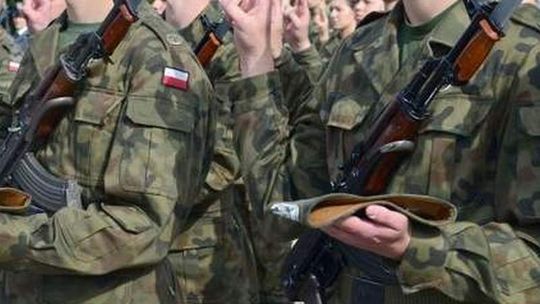 Żołnierze z Dęblina handlowali narkotykami? Przeszukania, dziesiątki zatrzymań