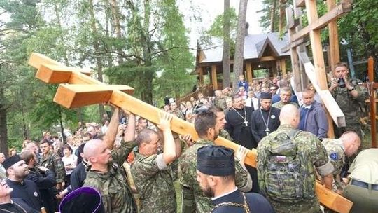 Żołnierze zanieśli krzyż na Grabarkę
