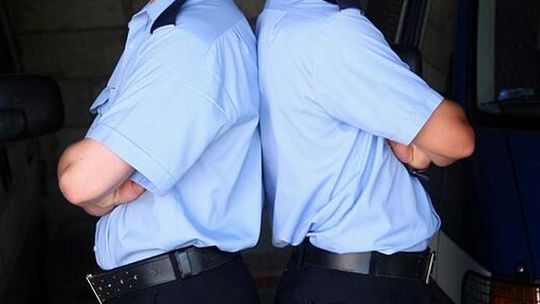 \"Zomowcu dorwę cię w ciemnej ulicy i zaje...\", czyli policjant dzwoni do szefa