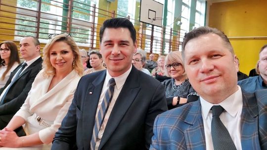 Żona posła PiS chce być radną powiatu. Czarnek: Mistrzowska drużyna 