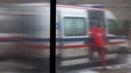 Żona znaleziona martwa z podciętymi żyłami. Mąż się nie przyznaje