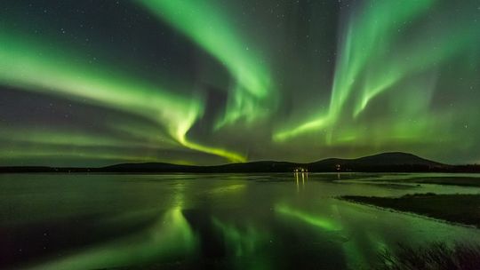 Zorza polarna nad Polską. Kiedy spojrzeć w niebo? 