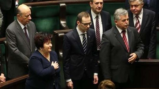 Został posłem, ale radnym też jest. "Zostawił sobie furtkę na wypadek wyborczego niepowodzenia"