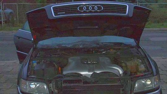 Zostawił auto na parkingu. W nocy stanęło w ogniu