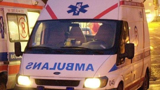 Zostawił samochód, poszedł do domu pieszo. Wychłodzony 69-latek znaleziony na polu