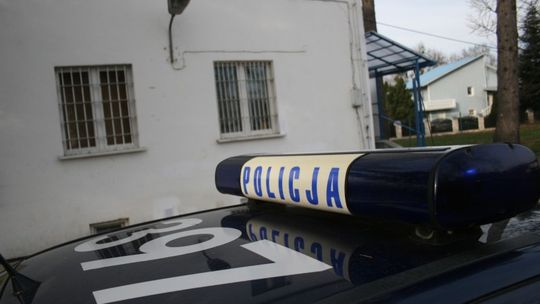 Zostawiła otwarty samochód. Chłopcy ukradli torebkę