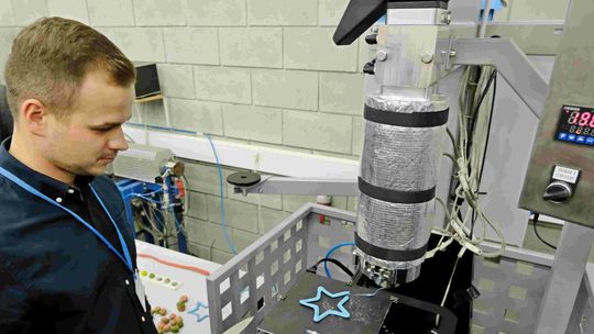 Zrobią dachówkę z piachu i butelki po napoju