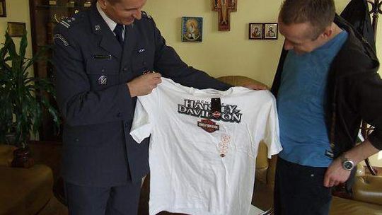 Zrobił harleya z papieru, odbiera gratulacje