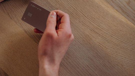 Zrobiła zakupy na tysiąc złotych. Problem w tym, że cudzą kartą