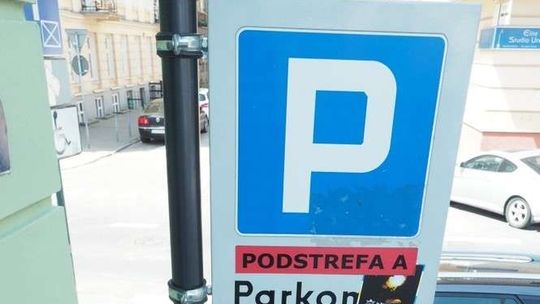Zrobili mu pod domem strefę parkowania. Chciał kupić abonament, ale to nie takie łatwe