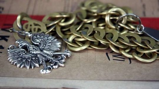 Zrobili swastyki z naklejek "Chełmianki". Odpowiedzą przed sądem