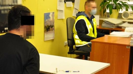 Zuchwała kradzież wódki w sklepie. Zagroził ochronie korkociągiem