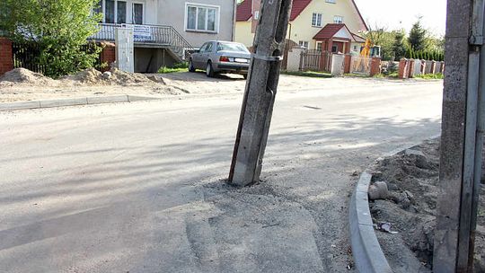 Żurawia w Białej Podlaskiej: Słup stoi na drodze