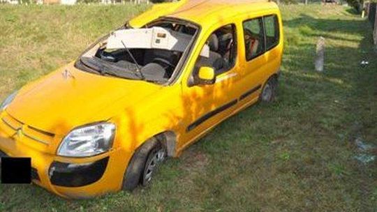 Żurawnica: Samochód dachował. 10-latek wypadł przez okno. Nie miał zapiętych pasów