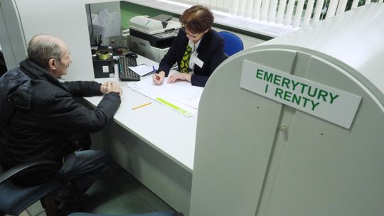 ZUS zmienia legitymacje emeryta i rencisty. Od 13 lipca nowy wzór dokumentu