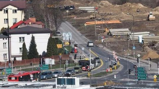 Zwężona al. Solidarności, zamknięta Ducha. Duże utrudnienia na przebudowywanym skrzyżowaniu