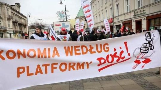 Związkowcy pikietowali przed biurami PO