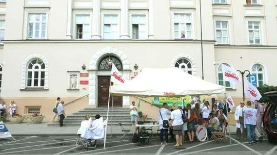 Związkowcy z COZL nadal protestują. "Rozmowy nie przyniosły rezultatów"