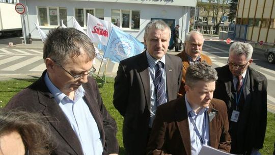 Związkowcy z PZL-Świdnik: decyzja MON pogrzebie polski przemysł lotniczy