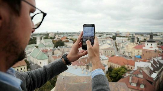 Zwiedzanie Lublina ze smartfonem. Najpierw trzeba pokonać 207 schodków 