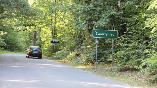 Zwierzyniec szykuje się do sezonu turystycznego. Miejsca handlowe na deptaku już zajęte