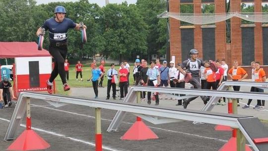 Zwinni i szybcy jak strażacy. Zawody w Puławach (zdjęcia)