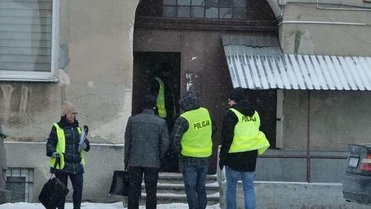 Zwłoki kobiety w mieszkaniu w Lublinie. Ciało w stanie rozkładu [zdjęcia]