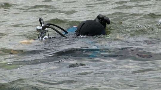 Zwłoki młodej kobiety wyłowione z zalewu. Ciało zauważyli wędkarze