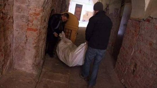 Zwłoki w walizce na Starym Mieście: To był Marek Jurewicz