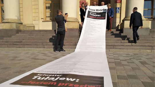 Zwolennicy Żuka pokazali "Listę Wstydu". Przeciwko czemu głosował Tułajew i PiS?