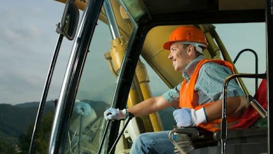 Zwolnica w koparce - czym jest i do czego służy?