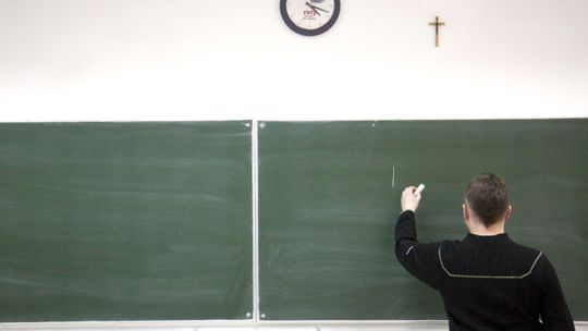 Zwolnienia nauczycieli. Jak trwoga to do związku