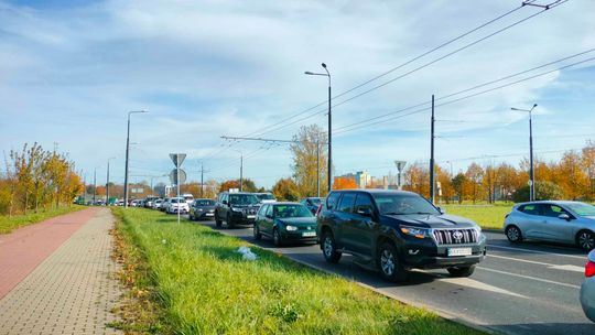 Zwolnij przy cmentarzach! Drogowcy już ustawili znaki ostrzegawcze