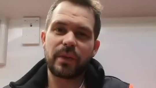 Zwolniony ratownik – antyszczepionkowiec nagrał film skierowany do wojewody