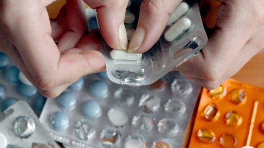 Zwykłe apteki tracą klientów. Coraz więcej osób kupuje leki przez internet