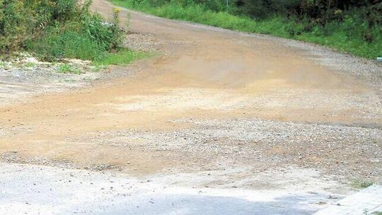 Zwykle ludzie walczą o drogi. Tym razem mieszkańcy takiej drogi nie chcą