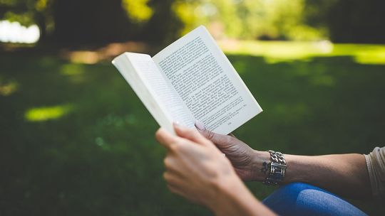 Życie jest pełne barw. Rozmowa z lubelską pisarką 