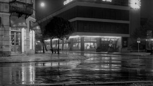 Życie nocne PRL-u. Jak i gdzie się bawiono? Dancingi, striptiz i meliny (zdjęcia)