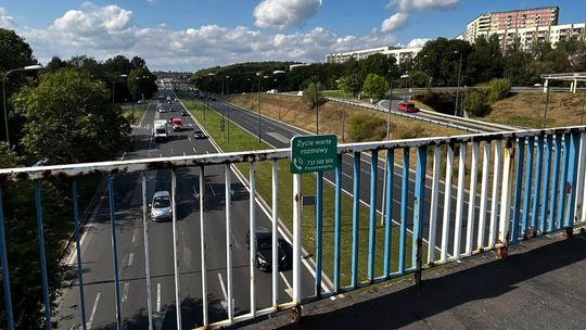 "Życie warte rozmowy". Nietypowe tabliczki na lubelskich wiaduktach 