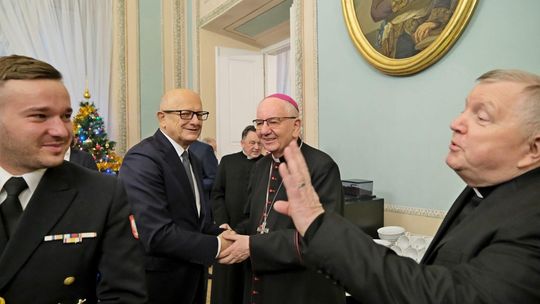 Życzenia i dzielenie się opłatkiem. Miejska wigilia w Trybunale Koronnym