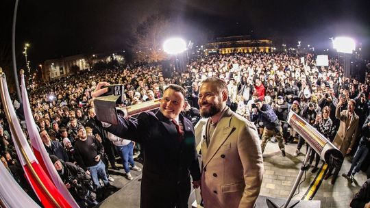 "Żyjemy w państwie dziadowskim". Mentzen w Lublinie na scenie z twórcą Kanału Zero 