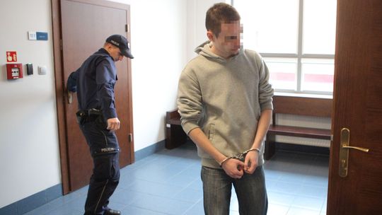 „Żył w wirtualnym świecie”. Syn uzależniony od gier napadł na ojca z nożem