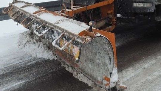 Żyrzyn: Zasypało śniegiem, do kościoła ciągnikiem