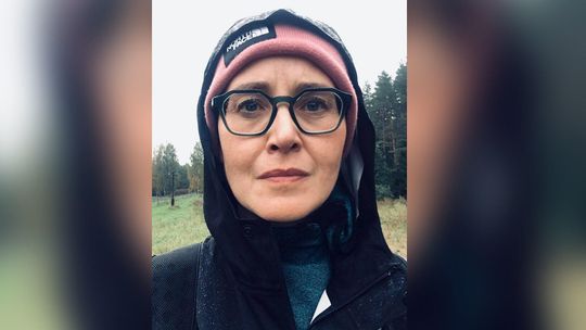 Zziębnięci, spragnieni i głodni nocują w lasach