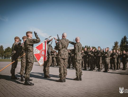 154 ochotników złożyło przysięgę w Dęblinie. Za nimi „Wakacje z WOT”