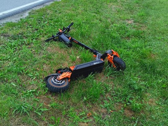 20-latek rozbił się na hulajnodze elektrycznej. Policja przypomina o kaskach i zasadach jazdy