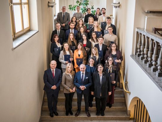 20 miejskich stypendiów dla najlepszych. Prawie 350 tys. zł trafi do młodych naukowców