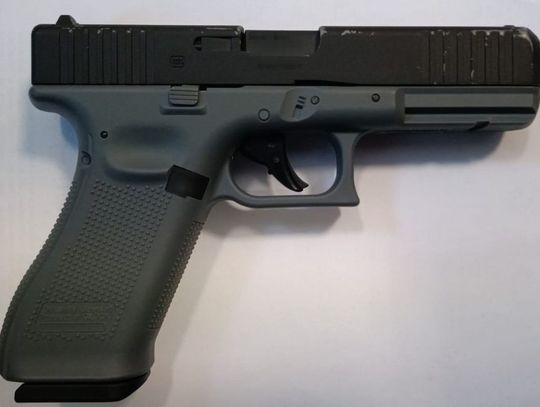 23-latek groził imitacją broni i uszkodził porsche. Jest pod dozorem policji